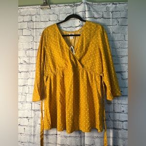 NWT Old Navy yellow polka dot top, size L